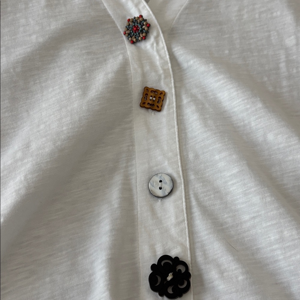 Soft Surroundings White Button-Down Shirt w/ Unique Buttons.Excellent condition - Picture 6 of 9